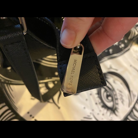 MICHAEL KOHRS HANDBAG & WALLET - Picture 16 of 16